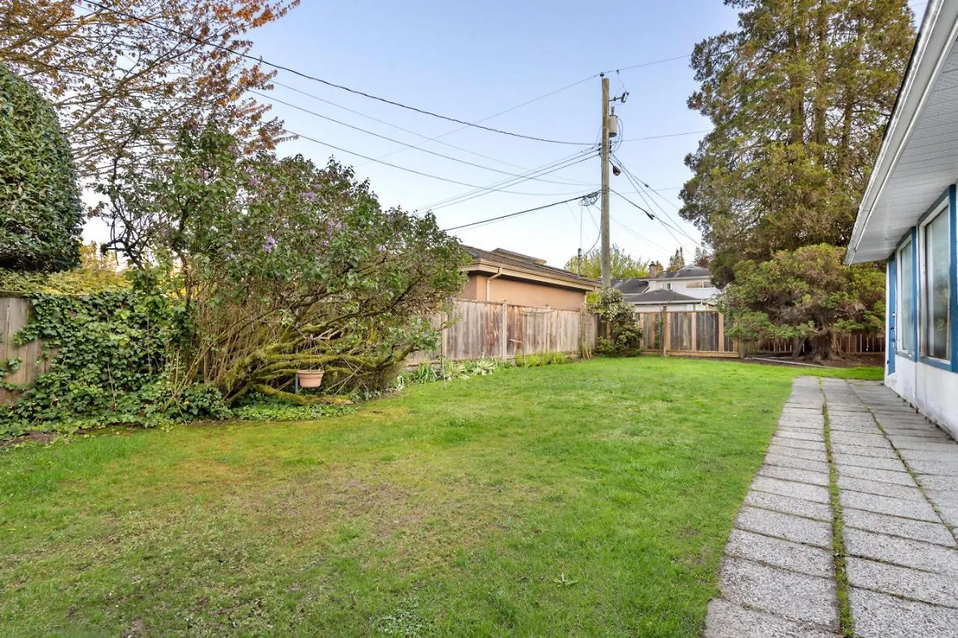 Spacious Home With Indoor Pool 0*, Vancouver
