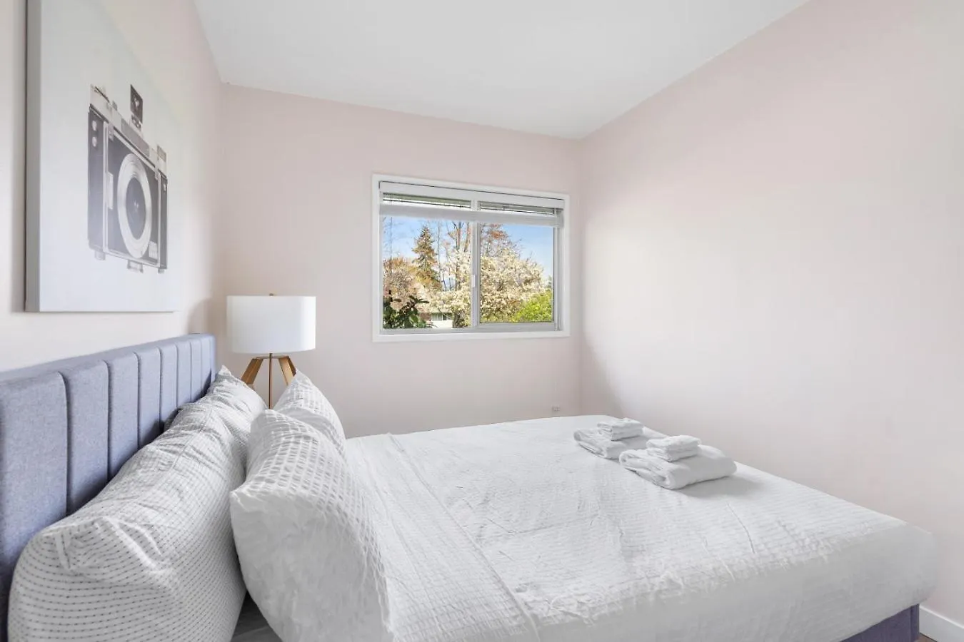 Spacious Home With Indoor Pool 0*, Vancouver