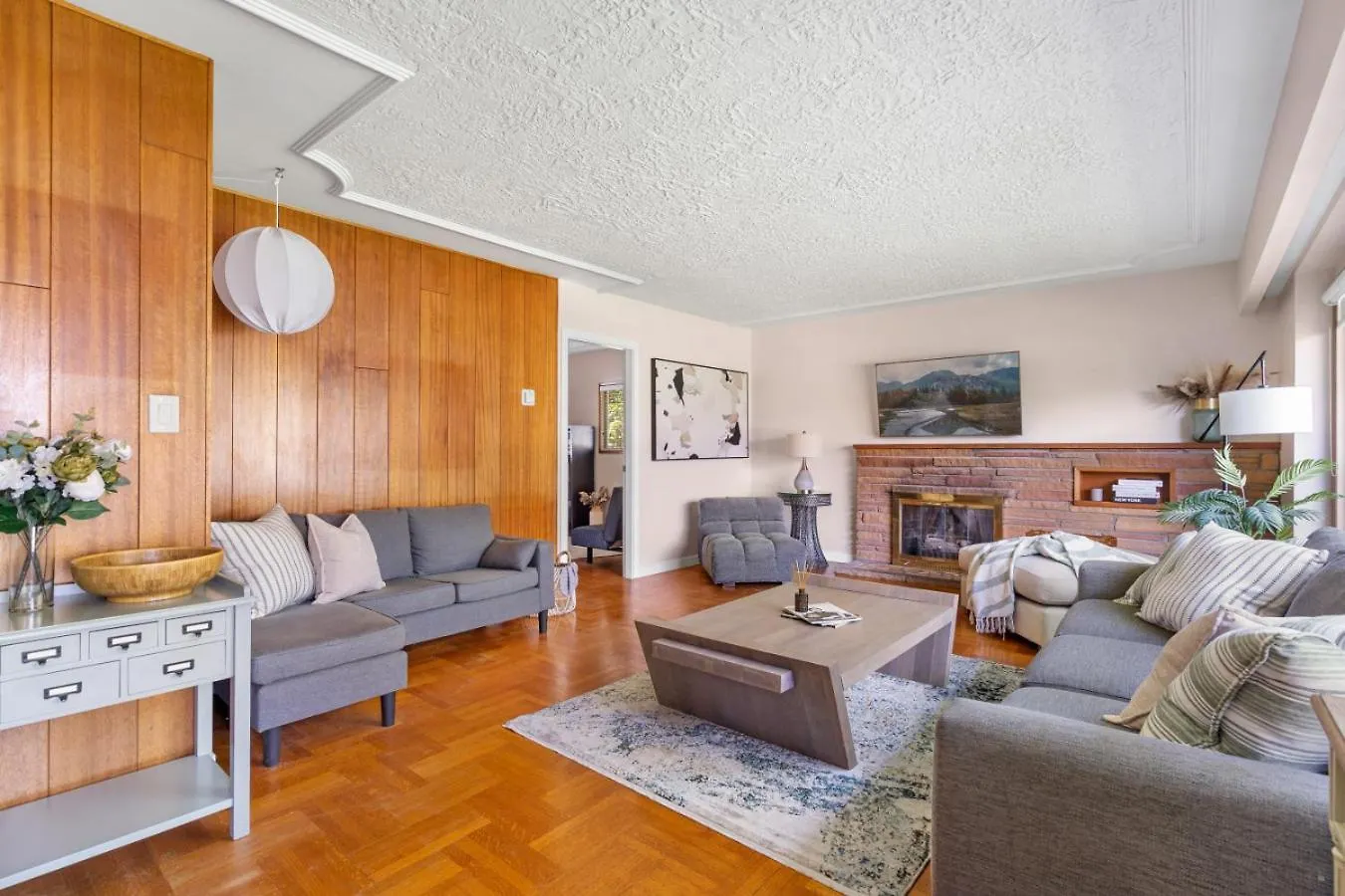 Spacious Home With Indoor Pool Holiday home Vancouver