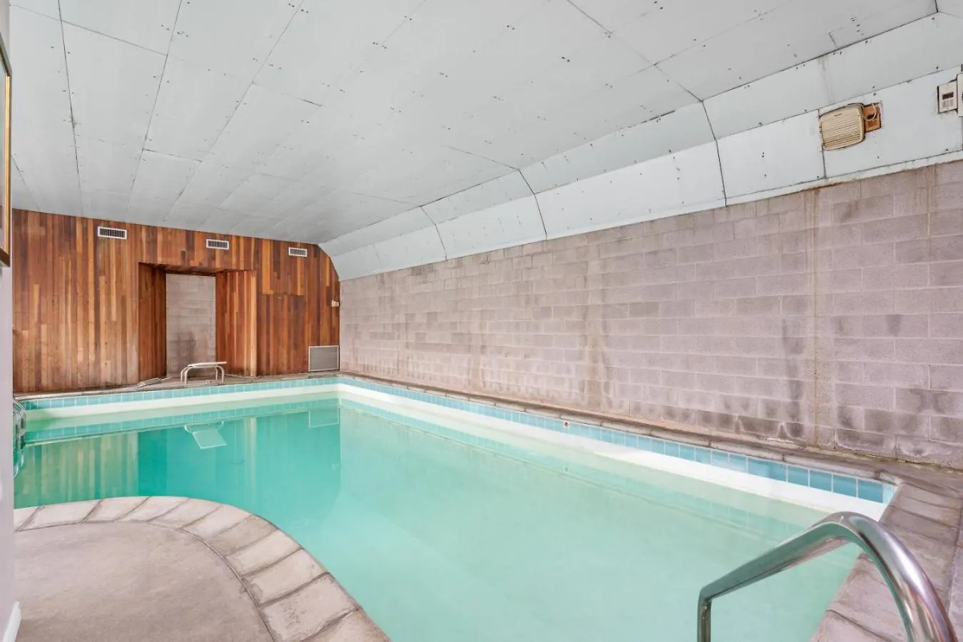 Holiday home Spacious Home With Indoor Pool